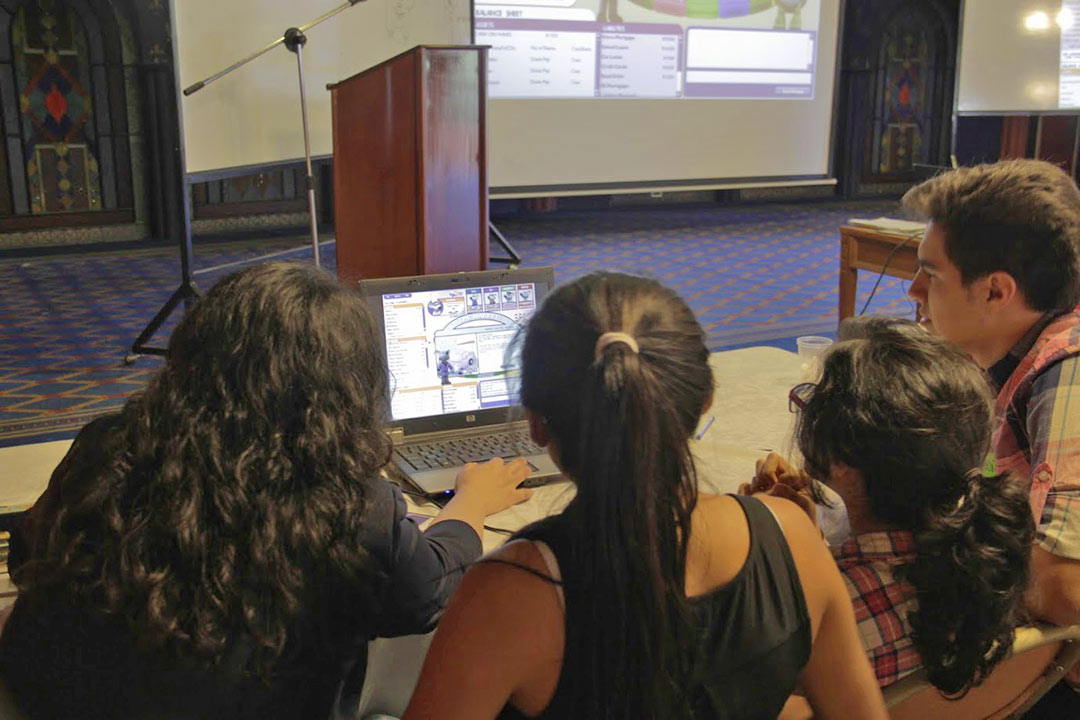 alumnos Escuela de Riqueza Ecuador